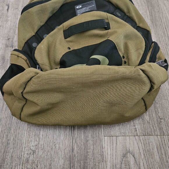 Oakley Icon 2.0 Tactical Field Gear Backpack – Olive Green Black – Unisex - Picture 8 of 13
